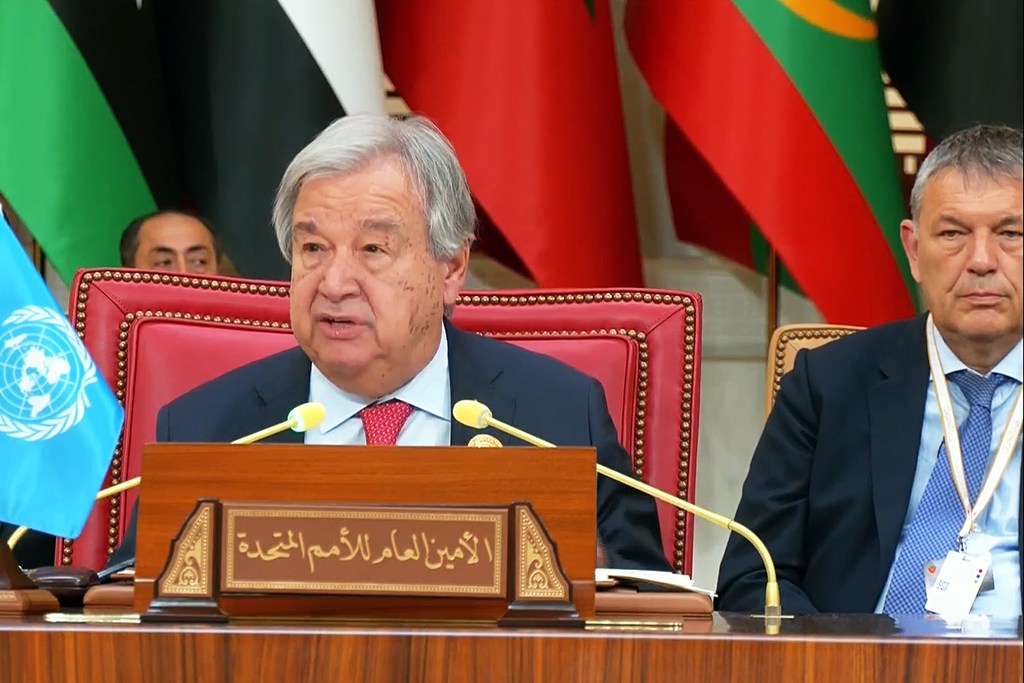 Katibu Mkuu wa Umoja wa Mataifa António Guterres akihutubia katika Mkutano wa ngazi za juu wa Muungano wa Nchi za Kiarabu huko Manama-Bahrain.