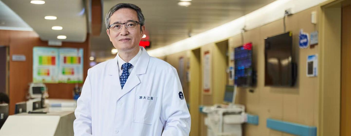 Dr Chen performed emergency lung transplants on critically ill COVID patients and now advocates for global cooperation and fair access to care.