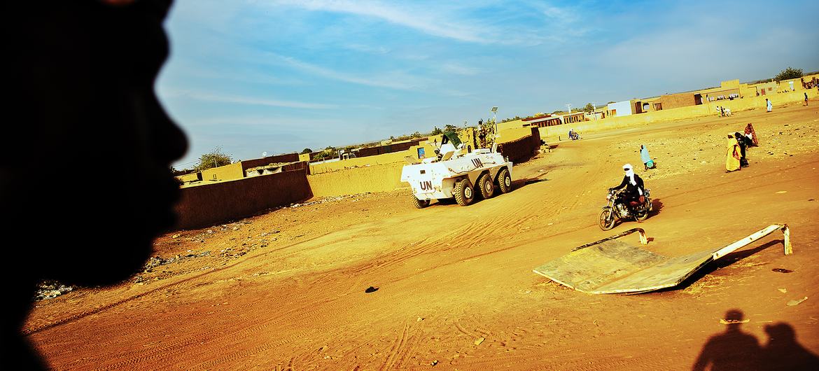 A MINUSMA patrol in the town of Ménaka, eastern Mali. The mission closed at the end of 2023. (file photo) A MINUSMA patrol in the town of Ménaka, eastern Mali. The mission closed at the end of 2023. (file photo)