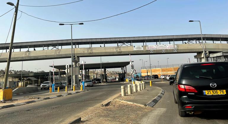 حاجز قلنديا العسكري بين القدس الشرقية ورام الله.