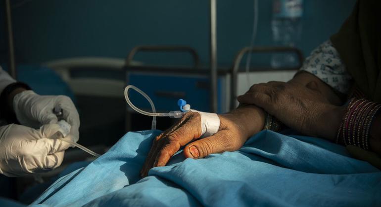 अफ़ग़ानिस्तान में एक मरीज़ का इलाज