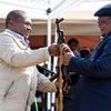 Presidente de Moçambique, Filipe Jacinto Nyusi e o líder da Renamo, Ossufo Momade acompanharam o retorno de 347 oficiais da Renamo à vida civil