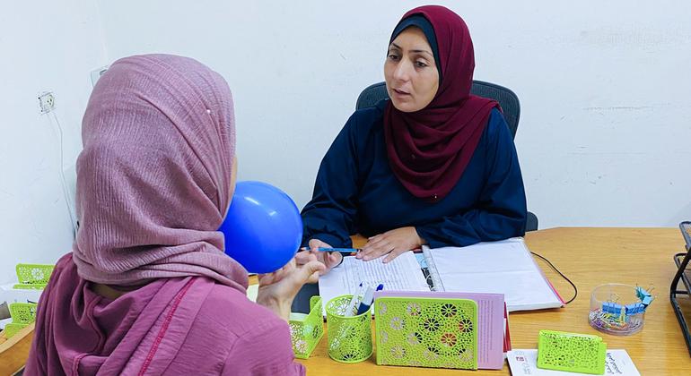 أسماء هي مديرة حالة العنف القائم على النوع الاجتماعي في مركز شؤون المرأة الذي يدعمه صندوق الأمم المتحدة للسكان في شمال غزة.