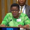Waziri Justine Kasule Lumumba wa Uganda akizungumza jukwaani akiwa na kipaza sauti wakati wa mkutano wa Jukwaa la Kisiasa la Ngazi ya Juu (HLPF) kuhusu Usawa wa Kijinsia.