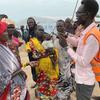 Desplazados que huyen de la crisis en Sudán llegan a Renk, Sudán del Sur.