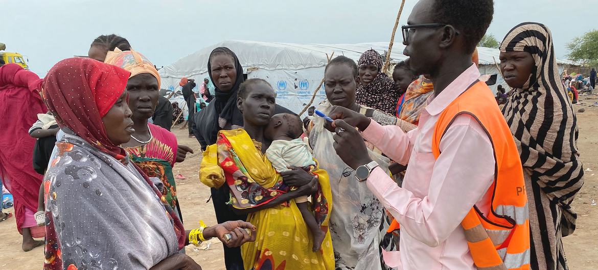 Displaced people fleeing the crisis in Sudan arrive in Renk, South Sudan.