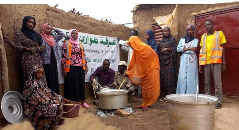 غرف الطوارئ الشبابية تتصدى للمجاعة في معسكرات النازحين في دارفور غرف الطوارئ الشبابية تتصدى للمجاعة في معسكرات النازحين في دارفور