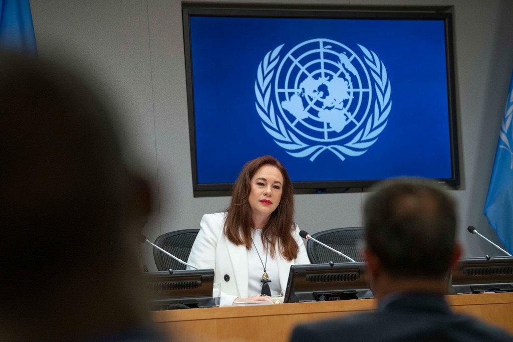 La señora María Fernanda Espinosa Garcés, Presidenta de la Asamblea General, preside una rueda de prensa final en las Naciones Unidas.