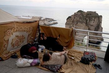 Des dizaines de milliers de familles libanaises ont fui pour trouver refuge et échapper aux frappes aériennes israéliennes constantes.