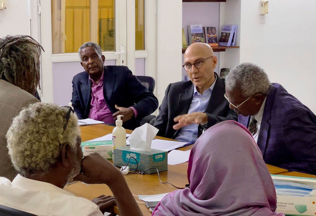 联合国人权事务高级专员蒂尔克最近在正式访问苏丹期间，在喀土穆会见了公民社会代表。