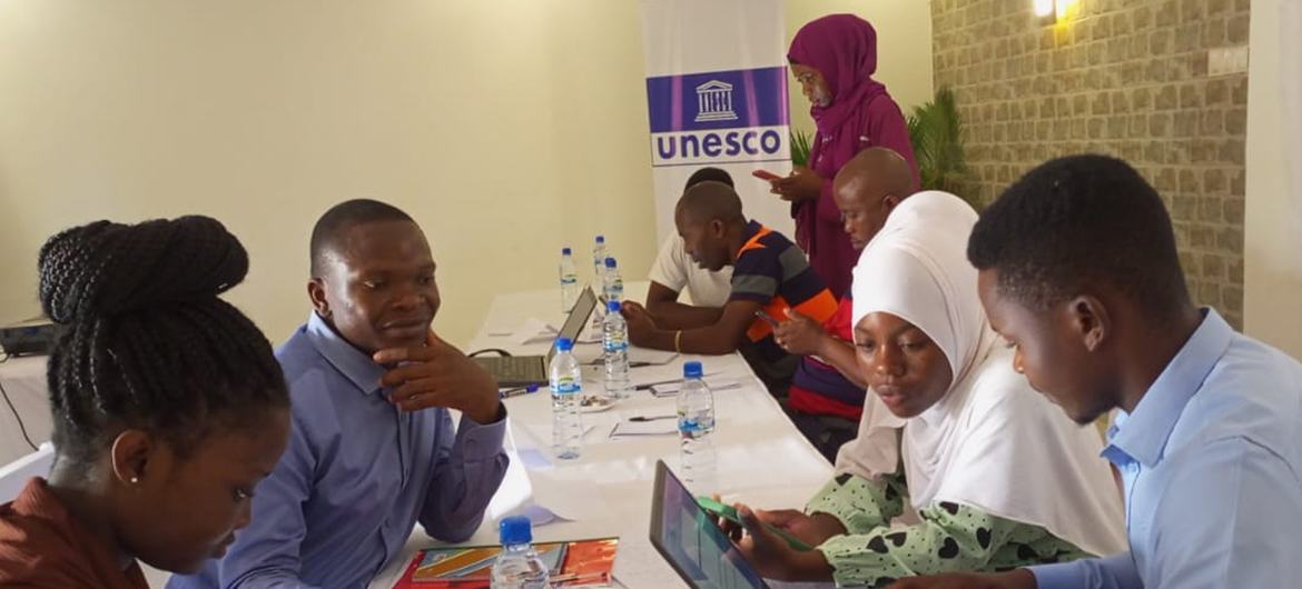 Profissionais de rádios comunitárias da província moçambicana de Cabo Delgado são habilitados a produzir conteúdo sobre a paz pela Unesco
