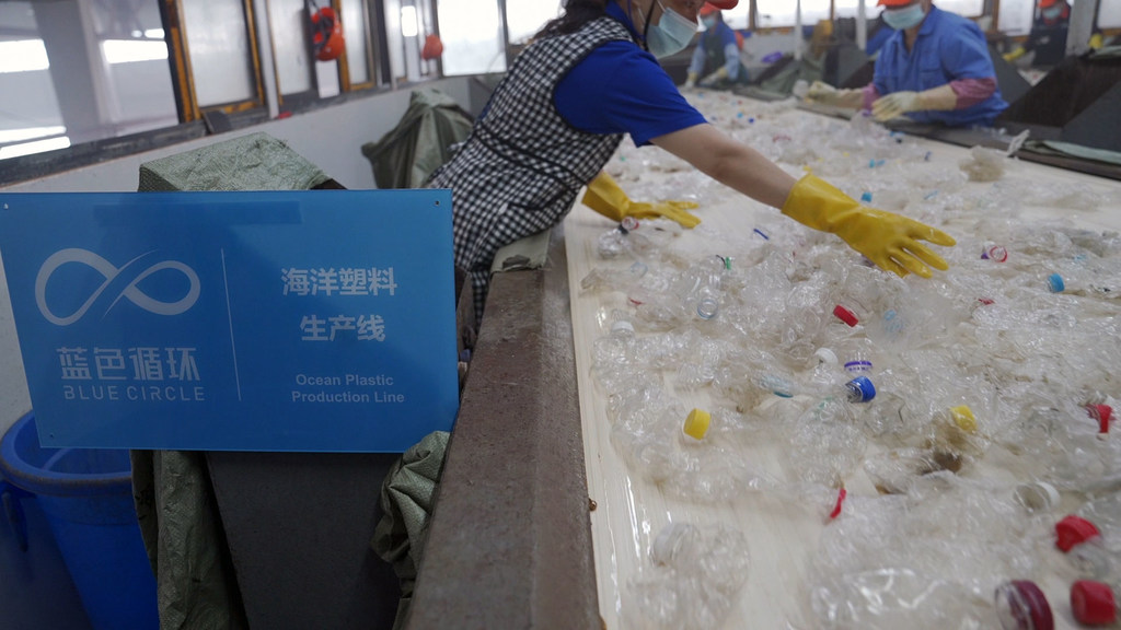 海洋塑料生产线。