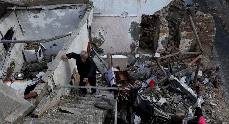 كارثة سكنية في غرب غزة: مبانٍ متصدعة تنهار والنازحون بلا بدائل