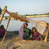 Миллионы людей в Пакистане остались без крова из-за наводнений.