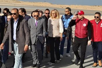 Sigrid Kaag, a Coordenadora Sênior Humanitária e de Reconstrução da ONU para Gaza, visita Al-Arish, no Egito, a cerca de 40 quilômetros da fronteira de Rafah com Gaza.