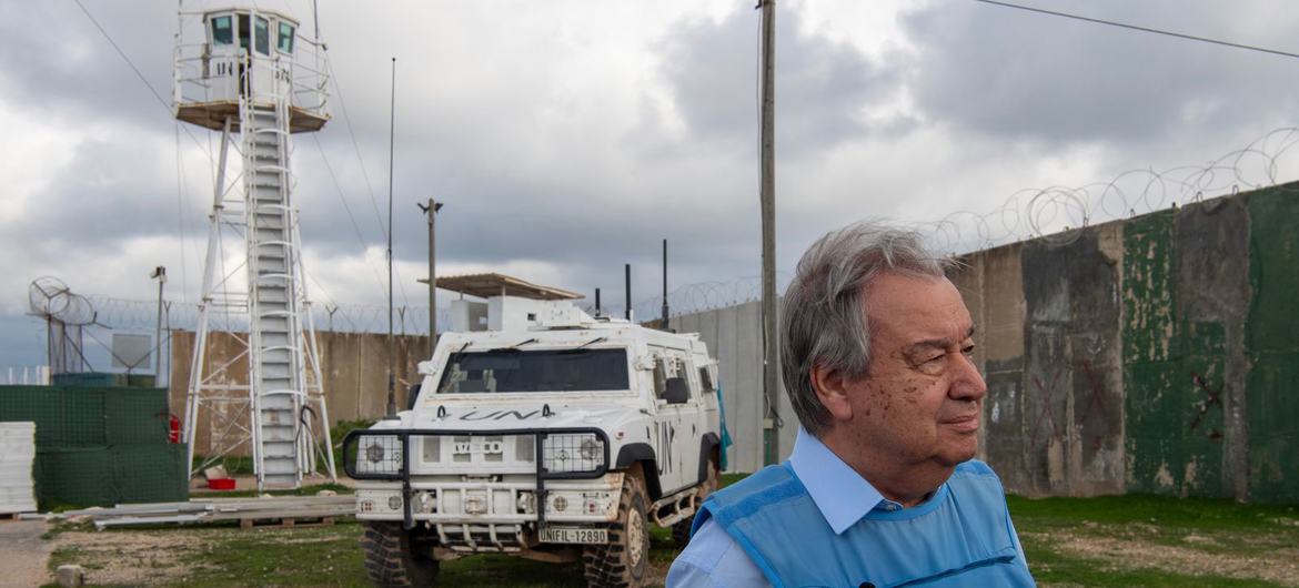 O secretário-geral da ONU, António Guterres, visita a base da Unifil em Naqoura, no sul do Líbano