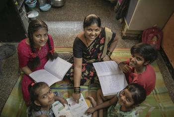 यूएनडीपी परियोजना, उत्थान के तहत, तारा जाधव के बच्चों को करियर मार्गदर्शन भी प्रदान किया गया, जिससे उन्हें शिक्षा के विस्तार के अवसर मिले.