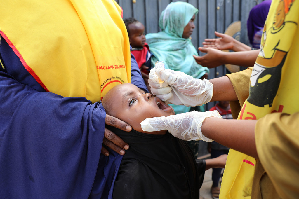 Un enfant est vacciné contre la polio en Somalie (photo d'archives).