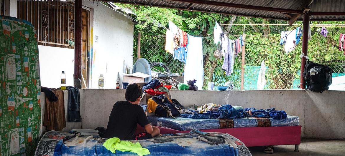 Des personnes fuyant des violences, en début d'année, entre groupes armés rivaux à Catatumbo, une région du nord-est de la Colombie (photo d'archive).