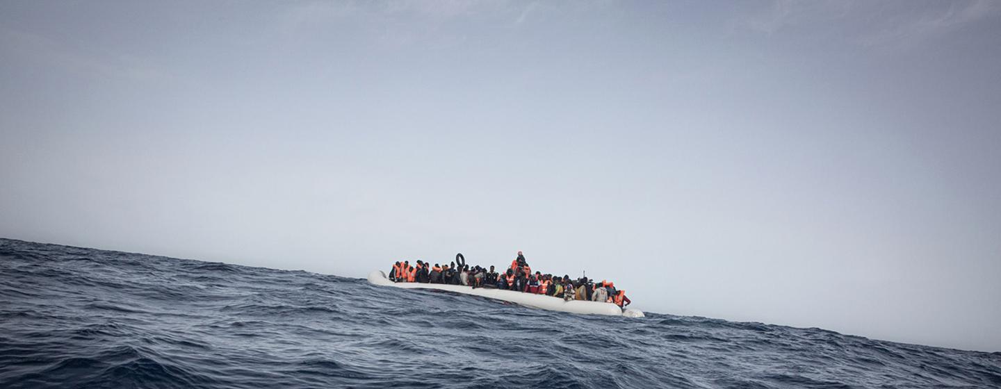 Un bateau transportant des migrants à 34 milles nautiques des côtes libyennes. (archives).