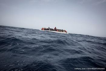 Un bateau transportant des migrants à 34 milles nautiques des côtes libyennes. (archives).