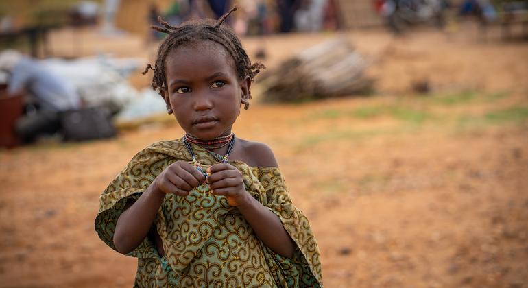Les enfants d'un camp de personnes déplacées au Mali reçoivent une aide pour se remettre des traumatismes subis.