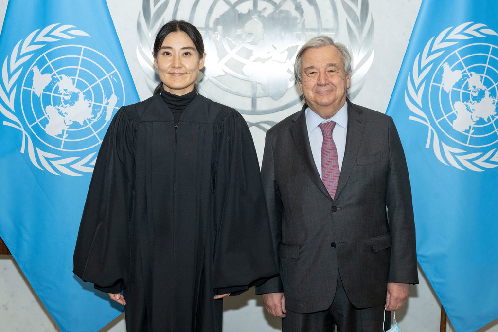 秘书长古特雷斯与联合国上诉法庭法官高晓力。