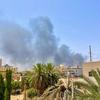 苏丹首都喀土穆一街区发生爆炸后浓烟升起。