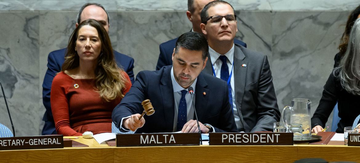 إيان بورغ، وزير الشؤون الخارجية والأوروبية والتجارة في مالطا، خلال ترأسه اجتماعا لمجلس الأمن