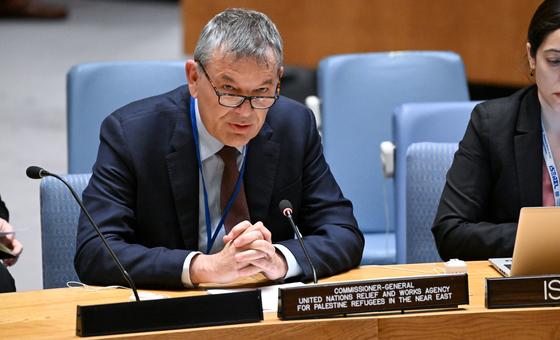 近东救济工程处主任专员菲利普·拉扎里尼在安理会关于中东局势包括巴勒斯坦问题的会议上发言。