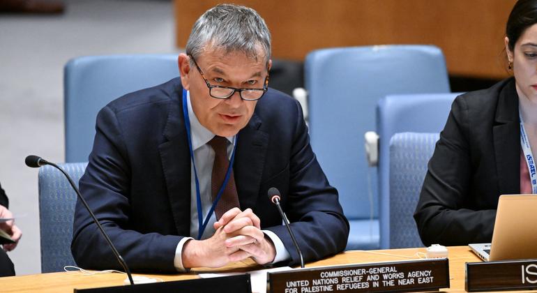 近东救济工程处主任专员菲利普·拉扎里尼在安理会关于中东局势包括巴勒斯坦问题的会议上发言。