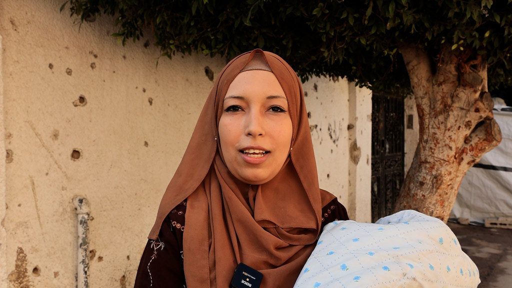 سميحة حجاج، أم فلسطينية تعاني وابنتها التي تبلغ من العمر أياما، من سوء التغذية.