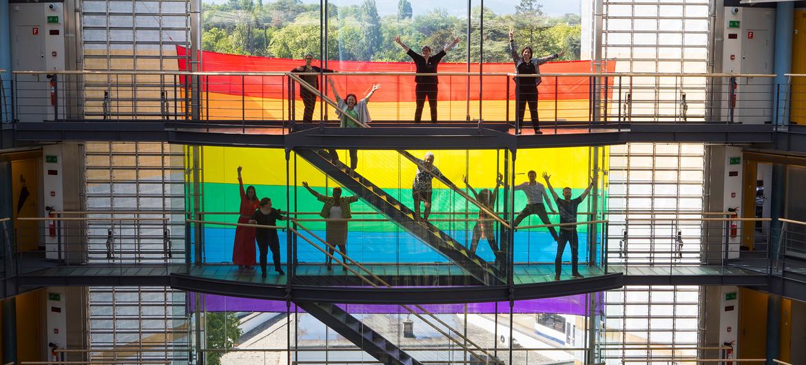 O Dia Internacional Contra a Homofobia, Transfobia e Bifobia é celebrado na sede do Acnur em Genebra