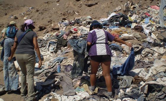 Cuando parte de la ropa usada del mundo termina en el desierto de Chile