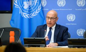 Tom Andrews, Special Rapporteur on the Situation of Human Rights in Myanmar, briefs reporters at UN Headquarters.