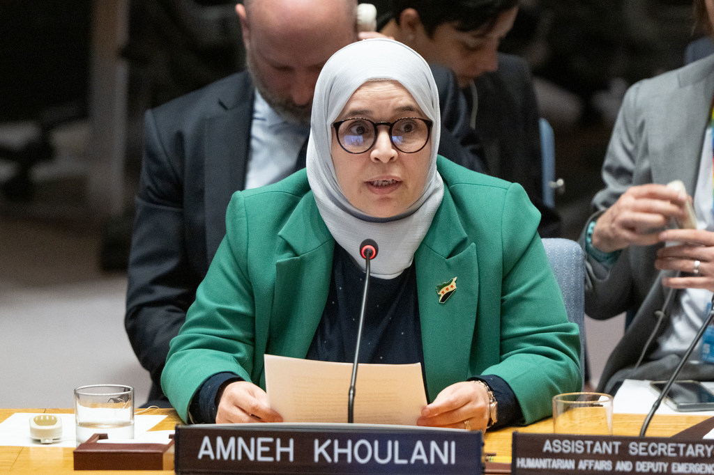 Amneh Khoulani, défenseure des droits humains, informe le Conseil de sécurité sur la situation en Syrie.