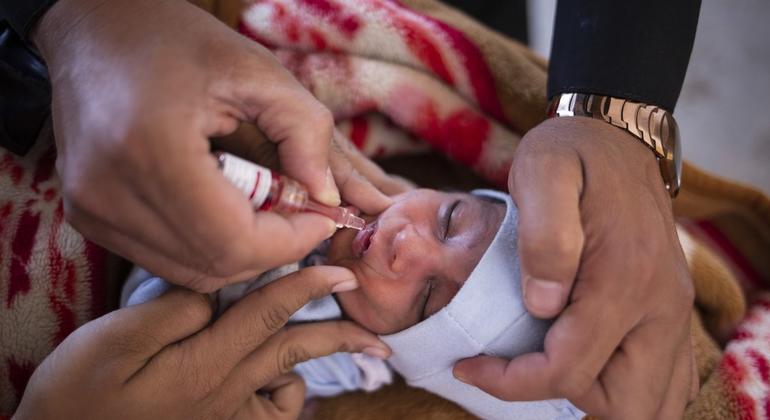 In Peshawar, Pakistan, a 25 -day child is being given a diet of Oral Polio Vaccine (OPV).