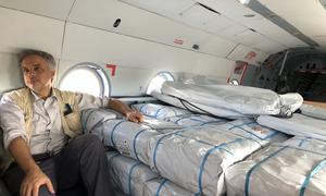 Pedro Matos a bordo de un vuelo de ayuda humanitaria tras el ciclón Idai en Mozambique.