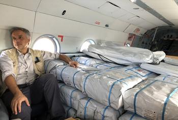 Pedro Matos a bordo de un vuelo de ayuda humanitaria tras el ciclón Idai en Mozambique.