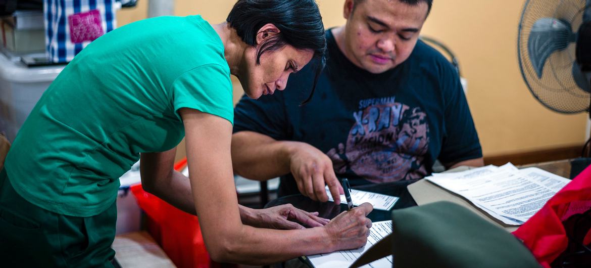 امیلڈا پیبیلون فیلپائن میں گھریلو خادمہ کے طور پر کام کرتی ہیں