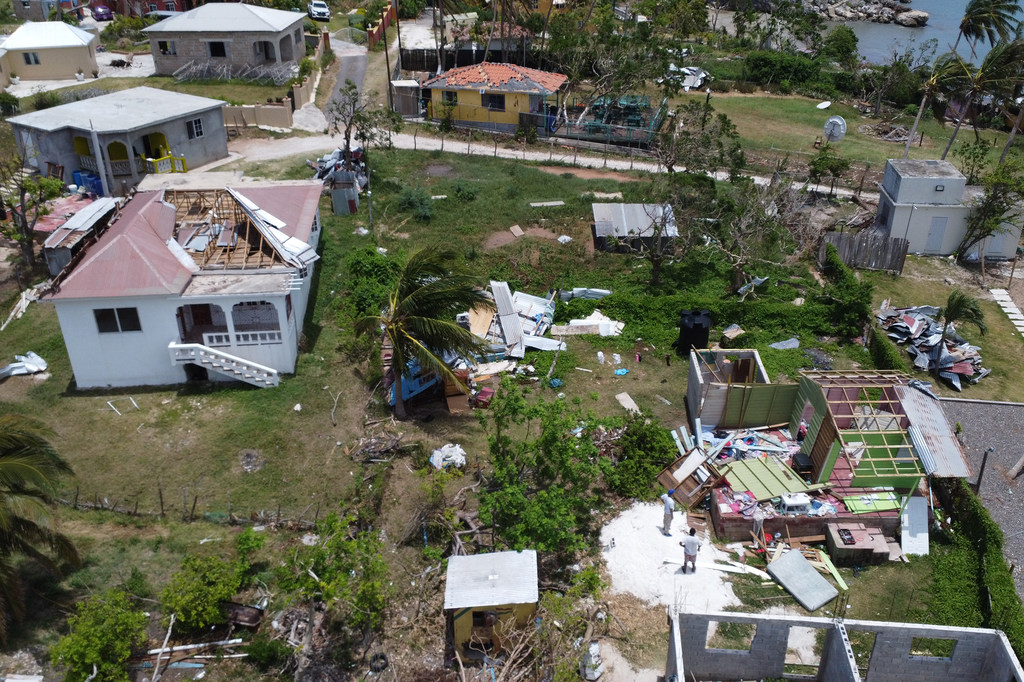 Picha ya angani ya nyumba zilizoharibiwa wakati wa kimbunga Beryl huko Jamaika. (Maktaba)
