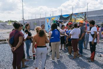 मैक्सिको में सीमावर्ती इलाक़े में, वेनेज़ुएला के विस्थापितों के लिये एक शिविर स्थापित किया गया है. (फ़ाइल)