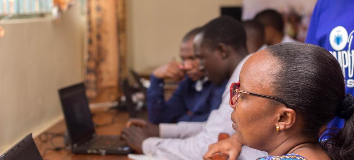 Центр по обучению новым технологиям для учителей и школьников в Танзании.