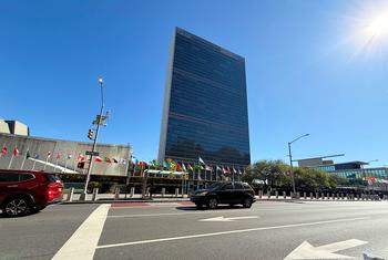 The Secretariat building with flags of Member States in the foreground, at UN Headquarters, in New York.