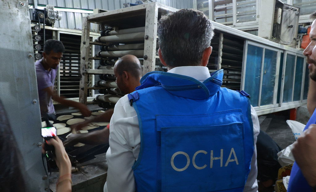 Tom Fletcher alitembelea duka la koka mikate ya Castle, ambayo ni mojawapo ya mikate tisa ambayo WFP inaunga mkono kwa mafuta na viungo katika eneo la kusini na kati la Gaza.