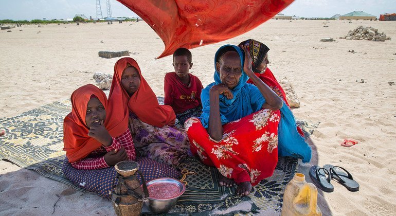 أدى الصراع والجفاف إلى نقص الغذاء في أجزاء كثيرة من الصومال.