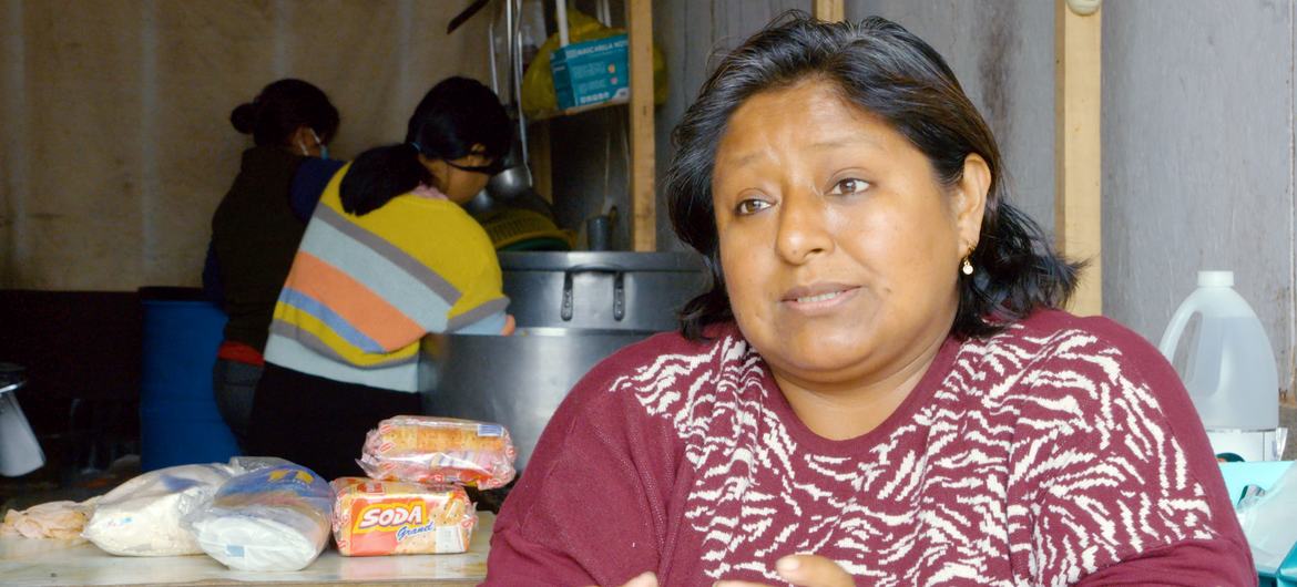 Jenny Rojas Chumbe, Presiden Dapur Umum “Bantuan Sosial” (Bantuan Sosial) di Chorrillos Township, Lima, Peru.