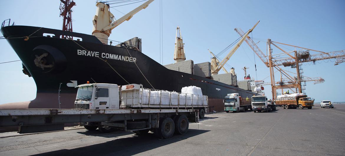 The MV Brave Commander berthed in Hodeidah port in Yemen carrying Ukrainian wheat flour milled in Turkiye. (Oct 2022)