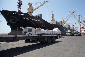 The MV Brave Commander berthed in Hodeidah port in Yemen carrying Ukrainian wheat flour milled in Turkiye. (Oct 2022)