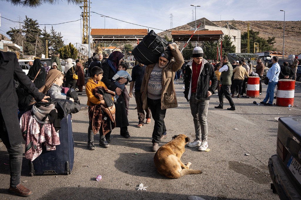 Des milliers de personnes passent en Syrie depuis le Liban par la frontière de Masnaa.